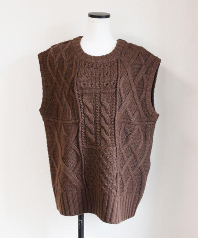 ケーブルアランニットベスト