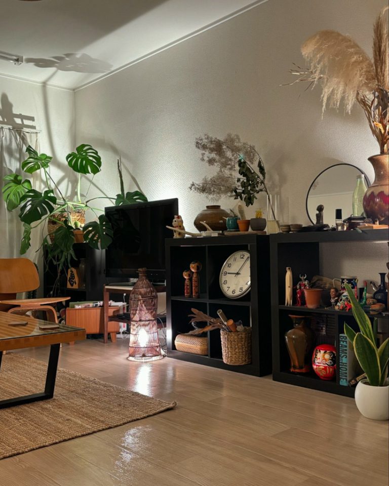 築古マンションで大活躍。ミッドセンチュリーなテイストが好きな二人が